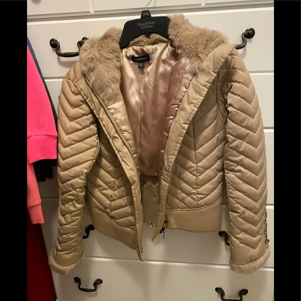 Gorgeous Bebe Tan faux fur quilted coat with hood Size M - Picture 2 of 9